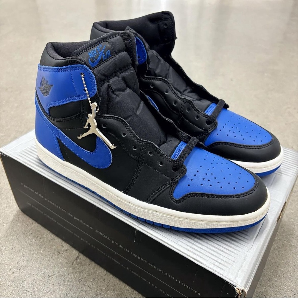 2001 Air Jordan 1 Retro Royal. Come with OG box.